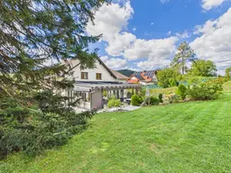 Großzügiges 11-Zimmer Zweifamilienhaus mit Wintergarten und 2 Garagen | 2851 Krumbach