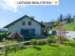 Vielseitig verwendbares Mehrfamilienhaus mit 3 getrennten Wohneinheiten