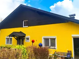 Charmantes Haus in erhöhter Lage mit Weitblick und Potenzial.