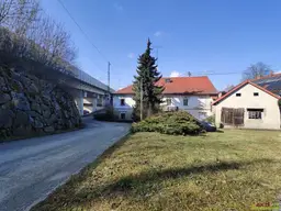 Gemischtes Ensemble mit vielfältigem Potential. - Zentral in Lambach. - Wohnhaus, Nebengebäude, Fischzucht und mehr.