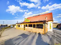 Anlageobjekt mit vermieteter Pizzeria, Wohnung und Pachtflächen in guter Lage.