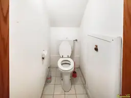Anlageobjekt mit vermieteter Pizzeria, Wohnung und Pachtflächen in guter Lage.