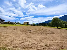 Großes Baugrundstück mit Grünblick in Berg im Drautal. - Zwei Parzellen, teilbar und Doppelhaus möglich.