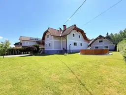 Großzügiges Zweifamilienhaus in begehrter Wohnlage von Moosburg