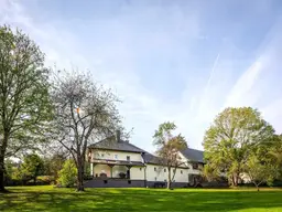 Einmaliger Landsitz mit einem malerischen Altbaumbestand