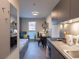 Top-moderne, voll ausgestattete Wohnungen im Zentrum von Graz. Das perfekte Zimmer für deinen ersten Job. Zimmer ab 810 €/Monat. All-inclusive-Miete. Eigenes Bad und Kitchenette in allen Wohnungen.