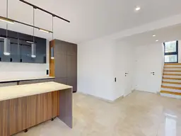 Stilvolle Doppelhaushälfte mit Pool, Designküche und Wohlfühlambiente