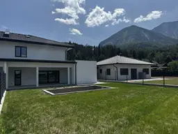 Stilvolle Doppelhaushälfte mit Pool, Designküche und Wohlfühlambiente