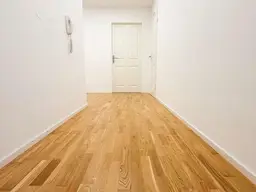 Saniertes 3-Zimmer-Wohnjuwel mit West-Loggia, Lift &amp; Premium-Ausstattung