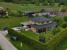 Großzügiges Familienhaus im modernen Stil am Stadtrand von Klagenfurt