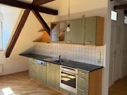 Stilvolles Wohnen: WG- Hit! Dachgeschosswohnung in Zentraler Lage, gepflegt und lichtdurchflutet- Ihr neues Zuhause wartet!