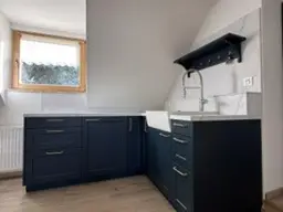 Sehr charmante, lichtdurchflutete 2-Zi-Wohnung: Schlafzimmer, Küche/Essen/Wohnen, im grünen Teil der Stadt, 27m², gepflegt, ideal für Singles oder Studenten