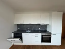 Charmante 2-Zimmer-Wohnung mit Loggia, Einbauküche &amp; Parkplatz