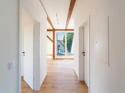 Besonderes Wohngefühl auf zwei Ebenen: Außergewöhnliche 2-Zimmer-Wohnung mit großem Studio, Balkon &amp; Loggia in Straßgang