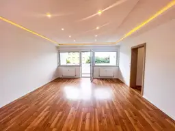 Charmante und renovierte 3-Zimmer-Wohnung mit Loggia und Autoabstellplatz / Kalsdorf bei Graz