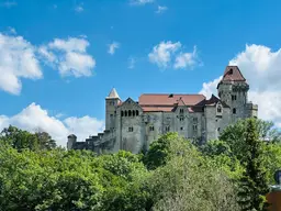 Exklusive Doppelhaushälften mit Traum-Ausblick auf die Burg Liechtenstein – schlüsselfertig mit Terrasse, Garten &amp; Balkon! 4–5 Zimmer für höchste Wohnansprüche!