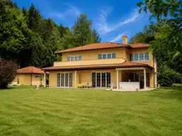 Mediterranes Wohnhaus im toskanischen Stil auf XXL-Grundstück in Schiefling am Wörthersee