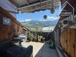 MILS - Charmante 3-Zimmer-Dachgeschosswohnung mit Panoramablick, Balkon &amp; Tiefgaragenplatz