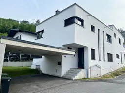 Modernes Doppelhaus mit Garten und Carport in Inzing