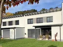 Neubau- Reihenhaus mit Garten und Doppelcarport