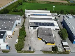 Logistik- und Produktionsstandort mit Weitblick – Hallen, Büros, Werbefläche &amp; Top-Anbindung