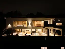Sonniges Anwesen: Pool, Sauna und lichtdurchflutete Räume!!