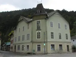 Sanierungsbedürftiges Mehrfamilienhaus I ca. 400 m² I in Gutenstein