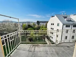 Seltene Altbauperle mit großem Südbalkon &amp; Weitblick – Top Lage S-Bahn Hadersdorf