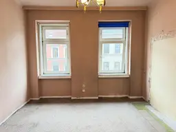 Sanierungsobjekt mit Potenzial! 2-Zimmer-Altbauwohnung nahe U1 &amp; S-Bahn