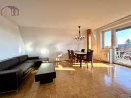 SONNE UND RUHE : Geräumige 2-Zimmer-Wohnung mit überdachtem Balkon und Carport