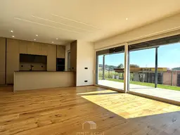 ERSTBEZUG: Top ausgestattetes Einfamilienhaus in idyllischer Grünlage mit Südterrasse, Garten &amp; PV-Anlage