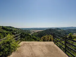 Sonniger Baugrund mit Panorama-Weitblick inmitten der Weinregion!