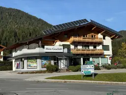 Großzügiges, modernes Geschäftslokal mit hoher Werbewirkung
