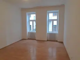 1150 Wien, POUTHONGASSE: NEU renovierte 2-Zimmer-Altbauwohnung, ca. 70 m2 MIT EIGENENEM herzigen HOFGARTEN, unbefristet zu vermieten