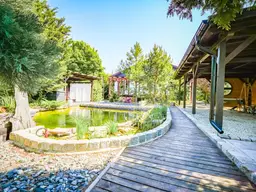 **Exklusives Einfamilienhaus mit Pool, Garage, Gartenparadies &amp; hochwertiger Ausstattung nahe Wien**