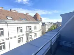 5-Zimmer-Dachgeschosswohnung beim Bennoplatz - VIDEO verfügbar!