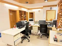 Büro/Praxis-Gemeinschaft: einzelne Zimmer mit guter Infrastruktur zu mieten