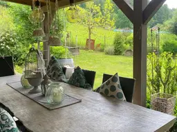 Außen modern - innen angenehm warmes Ambiente, Wohnhaus in sehr ruhiger und sonniger Lage