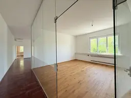 repräsentative Bürofläche oder Yogastudio, optional mit PKW oder LKW- Stellplätzen