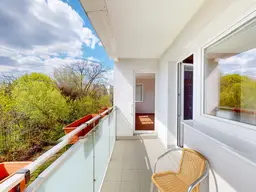 HERRSCHAFTLICH, RUHIG UND MIT GRÜNBLICK: WOHNUNG MIT LOGGIA &amp; GARAGE NÄHE KRANKENHAUS
