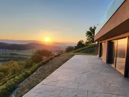Ankommen, aufatmen, genießen – Ihr Rückzugsort am Gipfelweg in der Steirischen Weinstraße. Zwischen Weinbergen, Panorama und purem Lebensgefühl wartet Ihr Zuhause auf Zeit (Provisionsfrei)