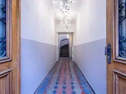 Apartmenthaus mit 5 touristischen Wohnungen sowie 6 Kleinwohnungen für Mitarbeiter oder externer Vermietung.