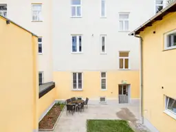 Apartmenthaus mit 5 touristischen Wohnungen sowie 6 Kleinwohnungen für Mitarbeiter oder externer Vermietung.