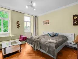 Airbnb- sowie WG-Nutzung möglich / Altbau-Wohnung mit Charme und Balkon