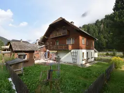 Landhaus in Muhr: Großzügige Fläche, 3 Balkone, Garage und mehr.