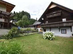 Wohnhaus mit Nebengebäuden, Grün- und Baufläche - 2 getrennte Wohneinheiten