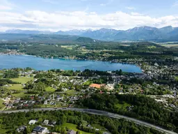 Exklusiver großzügiger Baugrund mit Wohnhaus und Panoramaseeblick