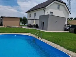 Generalsaniertes Ein- oder Mehrfamilienhaus mit Pool und Extragrünland