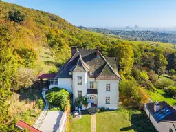 Schlossartiges Anwesen mit Baugenehmigung &amp; atemberaubendem Wienblick