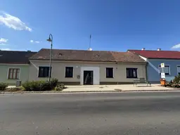 Geräumiges Bauernhaus mit ausgebauter 100m² Halle Nahe Laa/Thaya - für nur 129.000